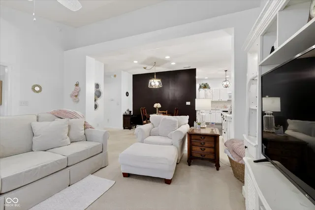 $263,900 | 6872 Park Square Drive, Unit D, Avon, IN 46123