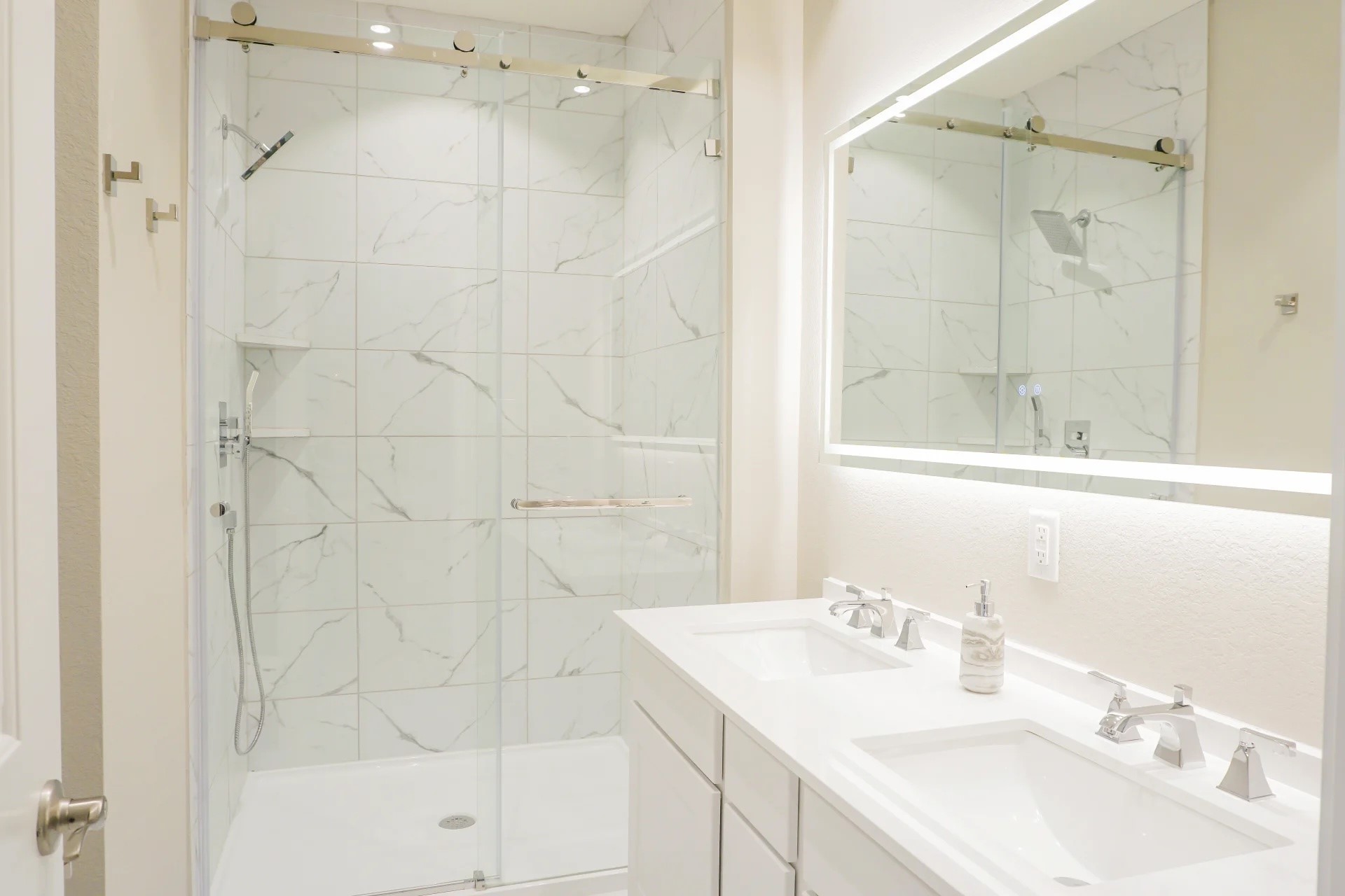 21455 Merchant's Way, Unit 103 Katy, TX 77449 - Photo 14 of 20 a bathroom with a sink shower and a mirror