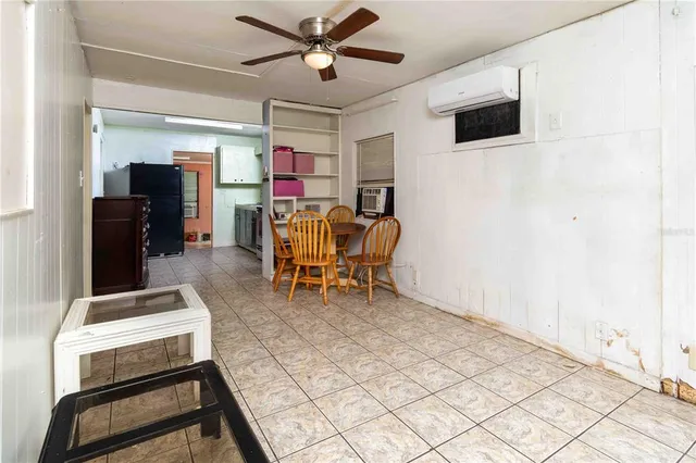a view of a livingroom with furniture and a ceiling fan