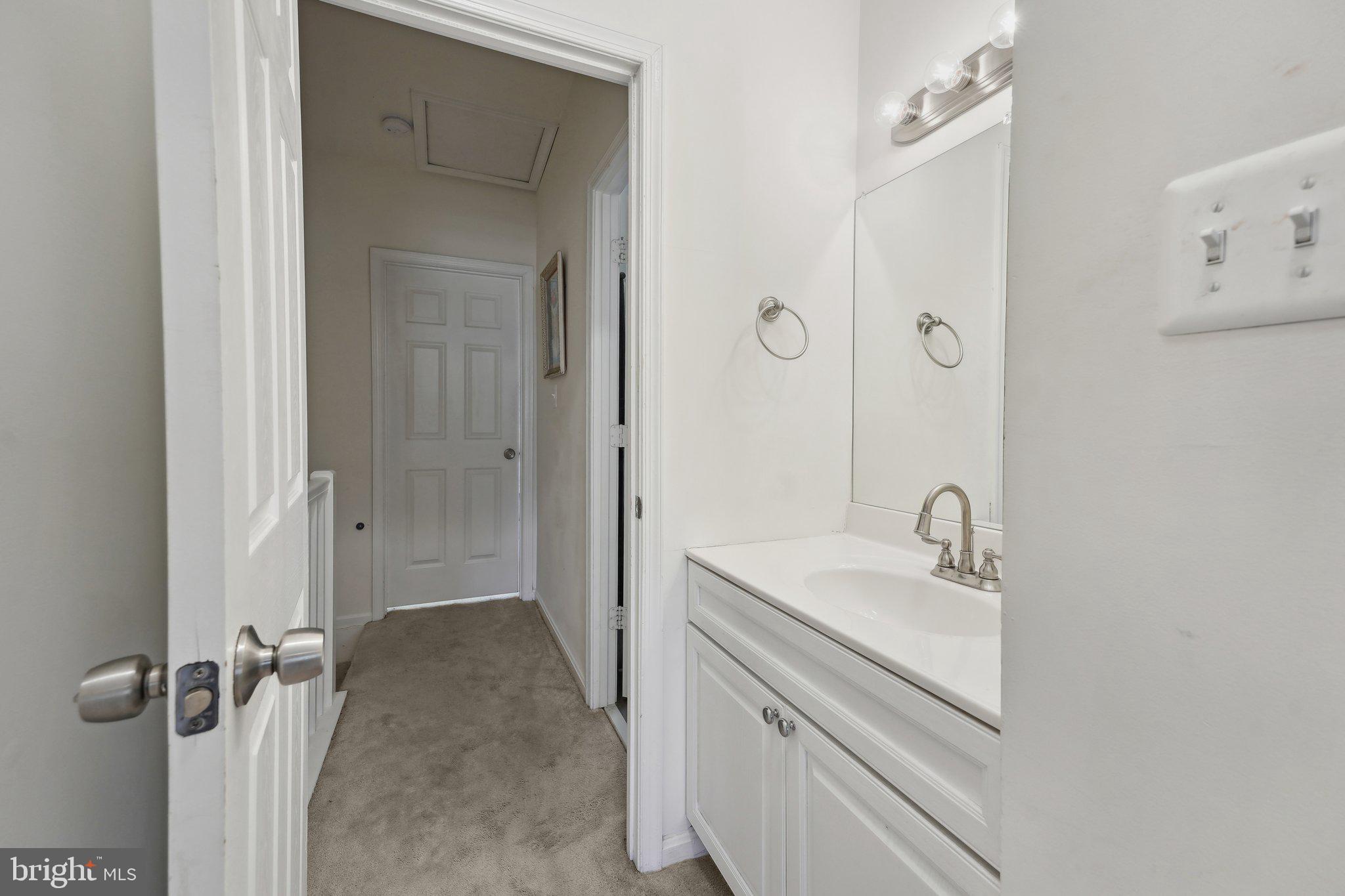 5905 Sir Cambridge Way Alexandria, VA 22315 - Photo 14 of 31