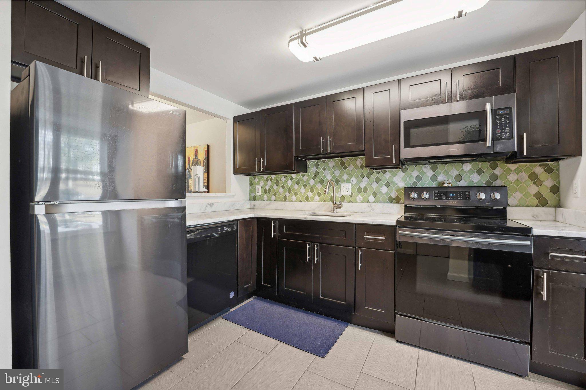 5905 Sir Cambridge Way Alexandria, VA 22315 - Photo 8 of 31