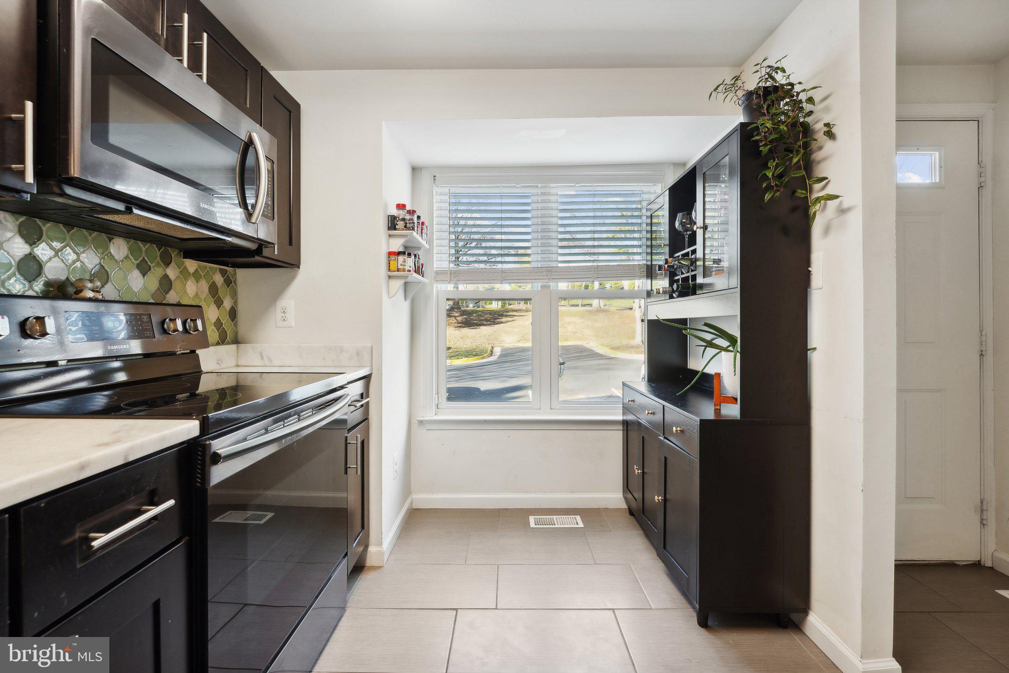 5905 Sir Cambridge Way Alexandria, VA 22315 - Photo 10 of 31