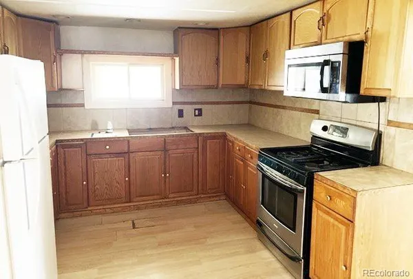 $112,000 | 320 Nana Lou Street, Avondale, CO 81022