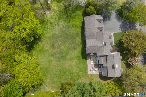 $2,700,000 | 28 Bulkley Avenue North, Westport, CT 06880