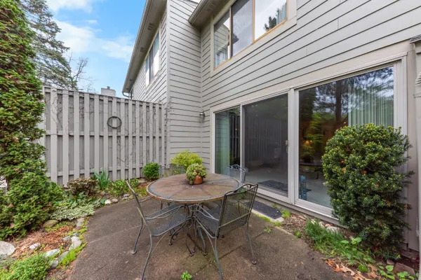 $299,900 | 618 Watersedge Drive, Ann Arbor, MI 48105