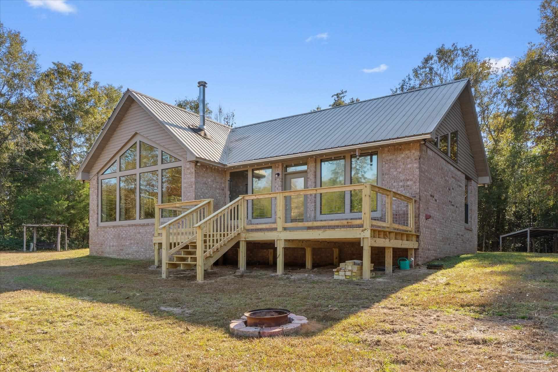 a view of house with a yard