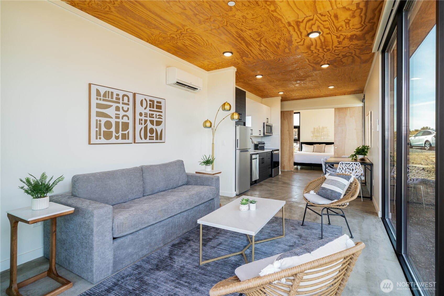 23692 Cliffe Pointe Road Northwest, Unit 5B Quincy, WA 98848 - Photo 11 of 22 a living room with furniture and a rug