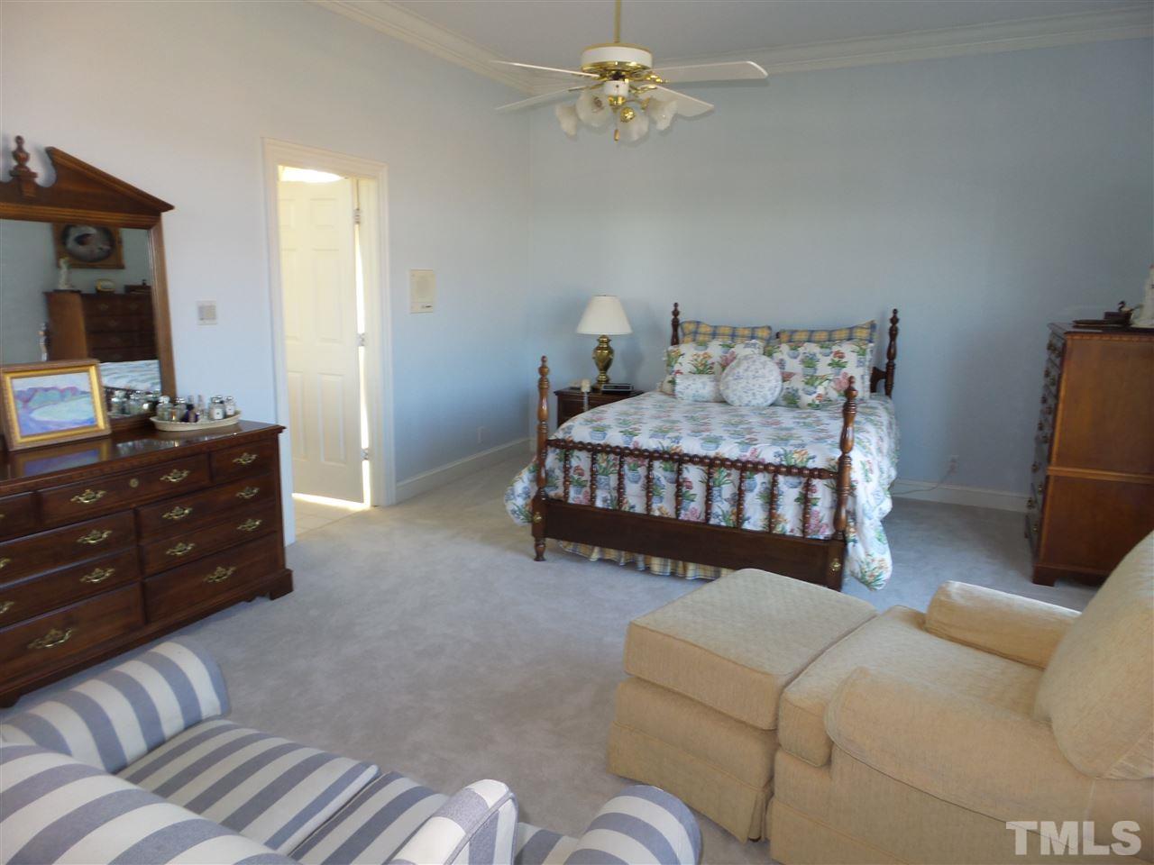 2915 Green Path Road Dunn, NC 28334 - Photo 11 of 24 a living room with furniture