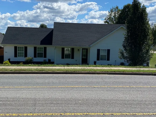 a front view of house with garage and yard