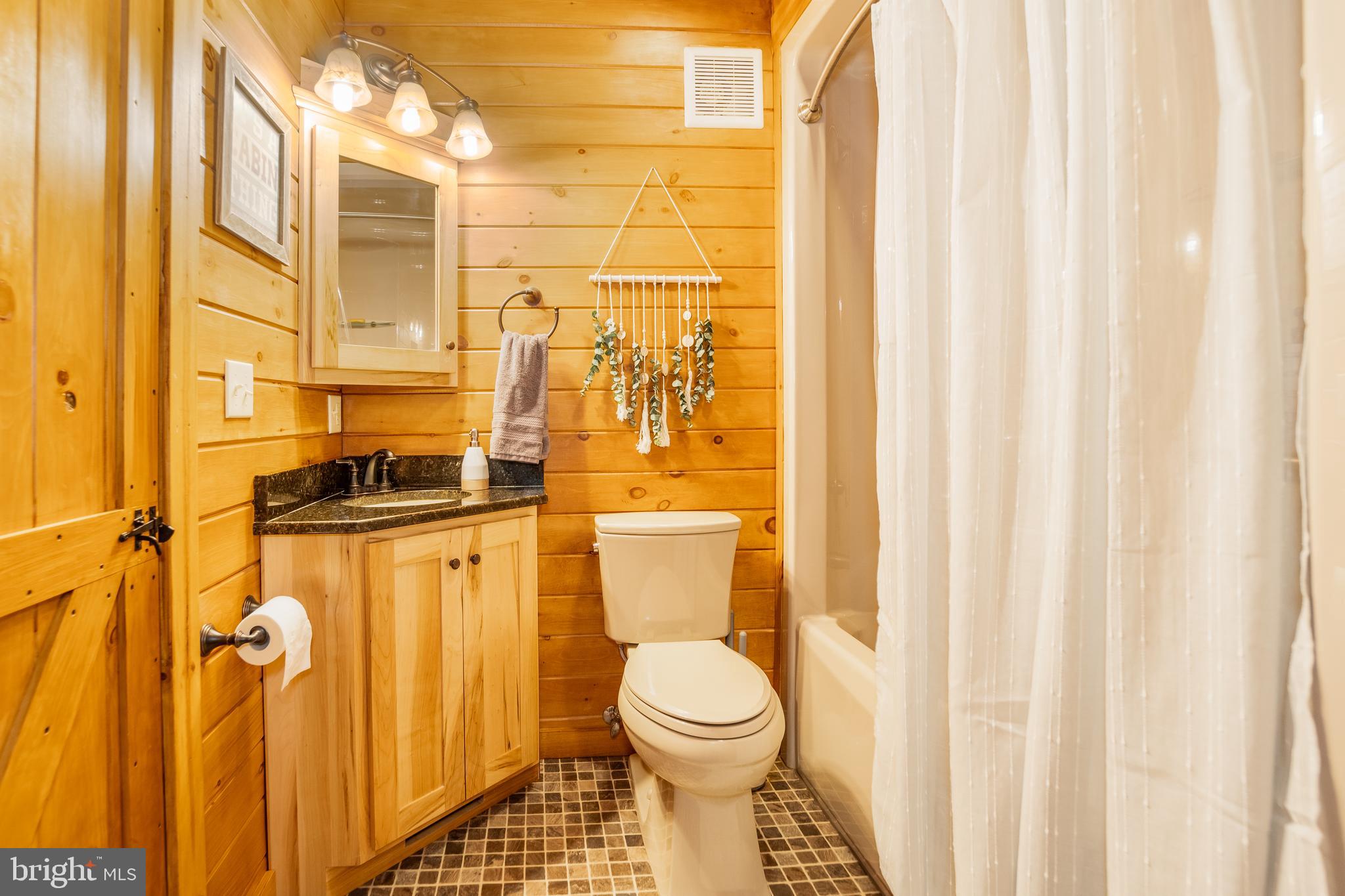 948 Legeer Road Grantsville, MD 21536 - Photo 66 of 94 Upper Full bathroom