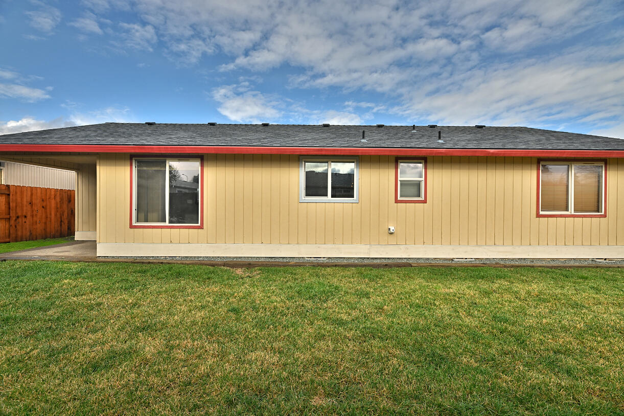436 Mace Road Medford, OR 97501 - Photo 23 of 26 DSC_6488