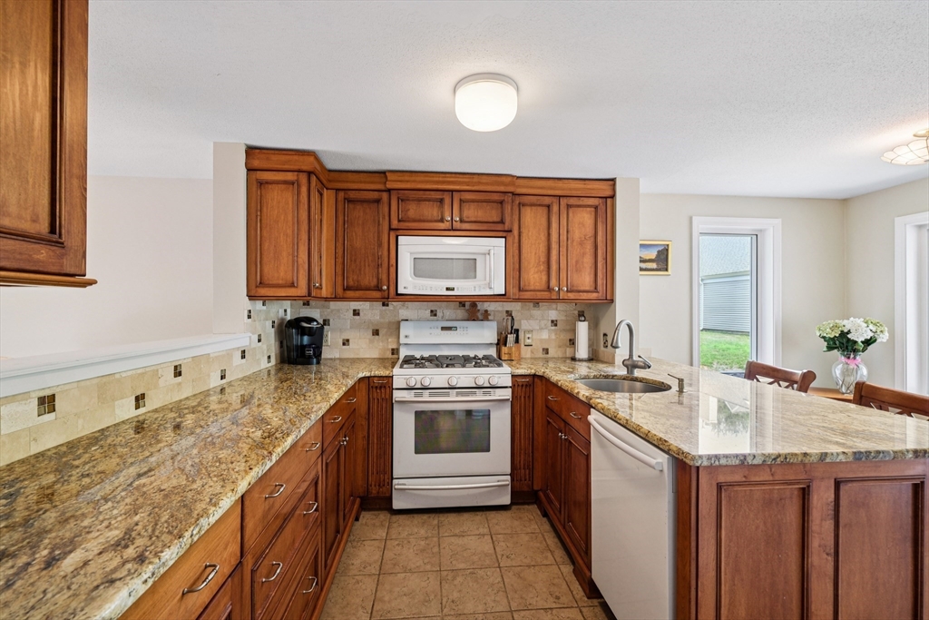 117 Stone Ridge Road, Unit 117 Franklin, MA 02038 - Photo 6 of 36 Gallery Image 6