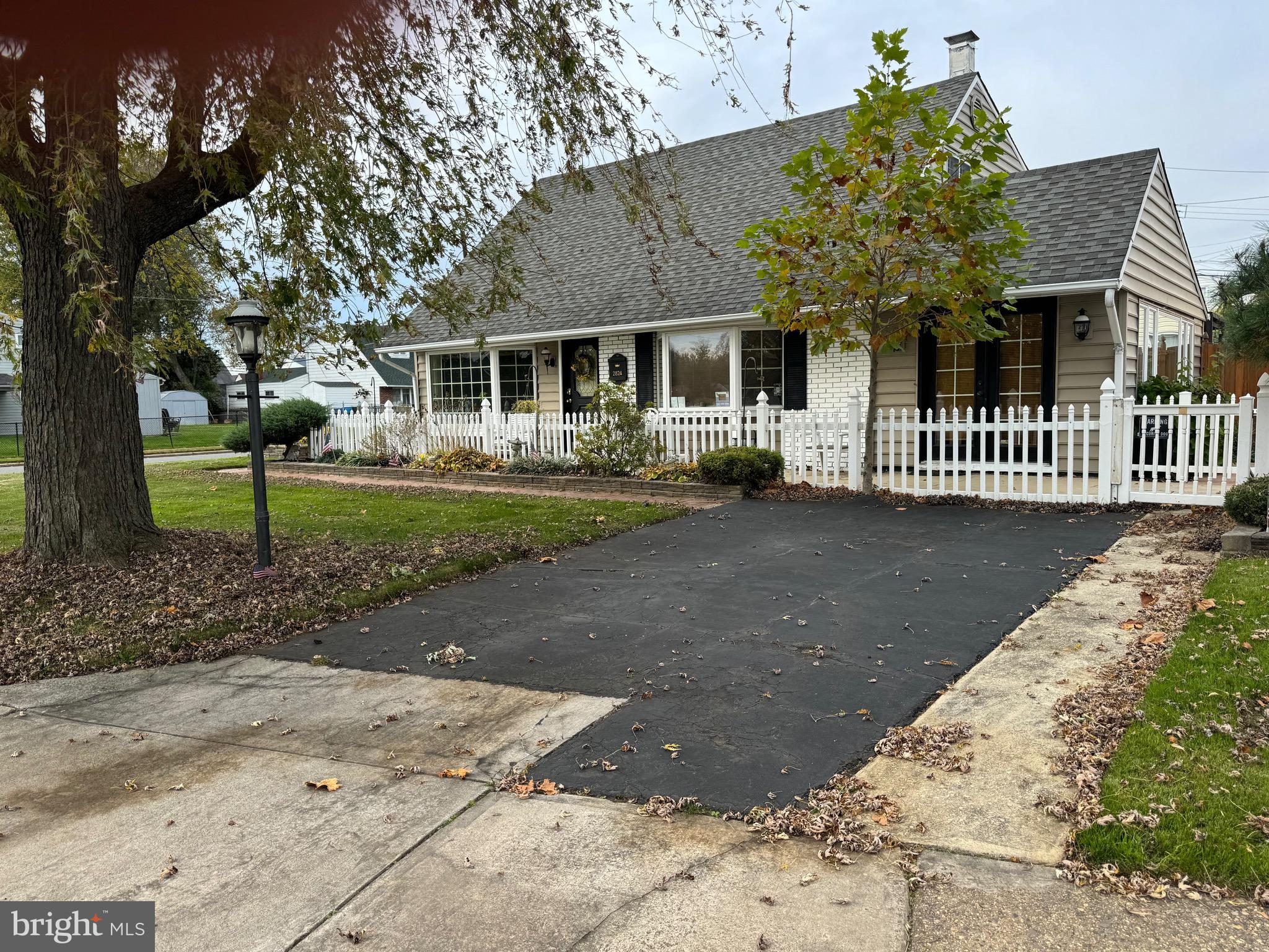 2824 Norcom Road Philadelphia, PA 19154 - Photo 2 of 5 Gallery Image 2