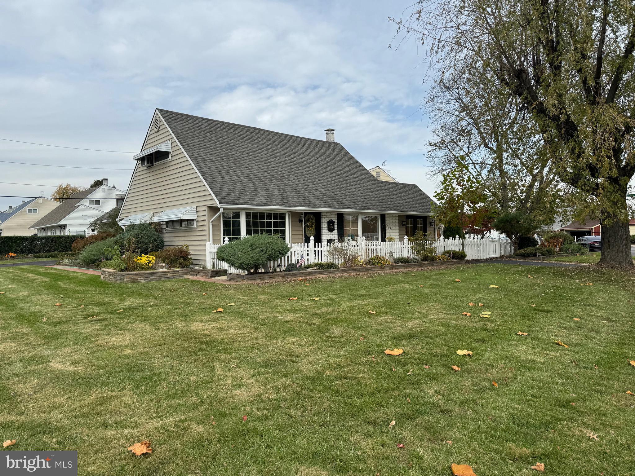 2824 Norcom Road Philadelphia, PA 19154 - Photo 3 of 5 Gallery Image 3