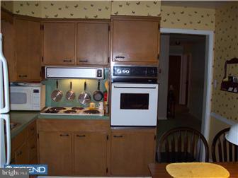 3116 Merritt Parkway Sinking Spring, PA 19608 - Photo 4 of 10 Kitchen