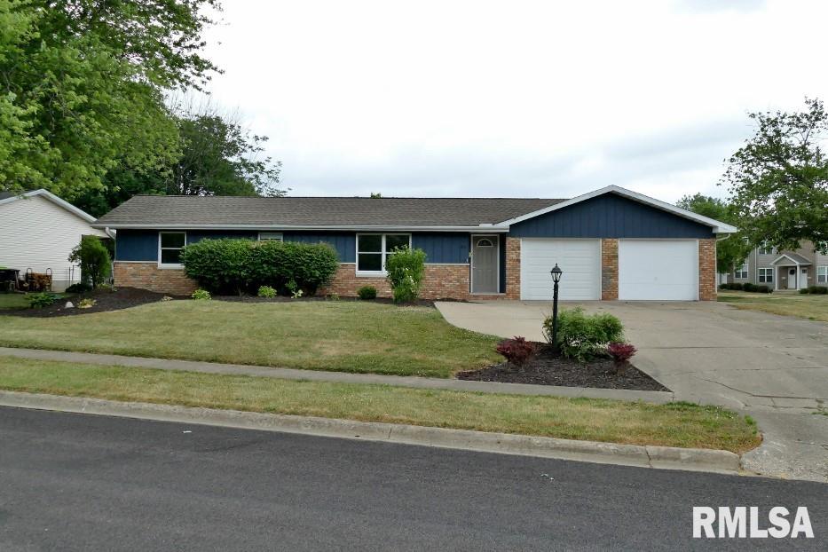 411 Brookcrest Drive Washington, IL 61571 - Photo 1 of 27