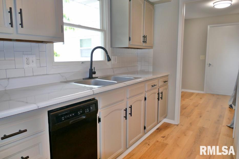 411 Brookcrest Drive Washington, IL 61571 - Photo 12 of 27