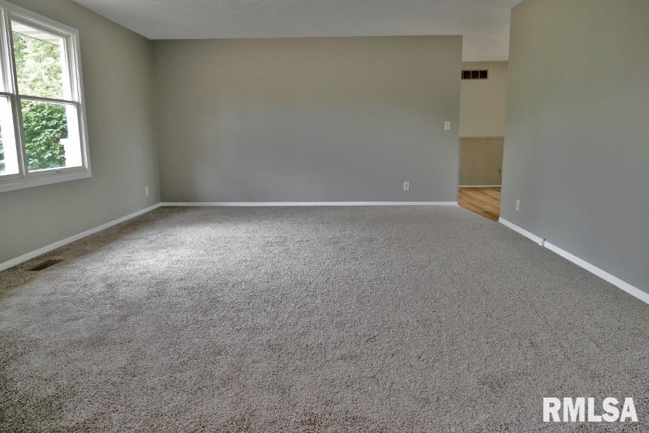 411 Brookcrest Drive Washington, IL 61571 - Photo 4 of 27