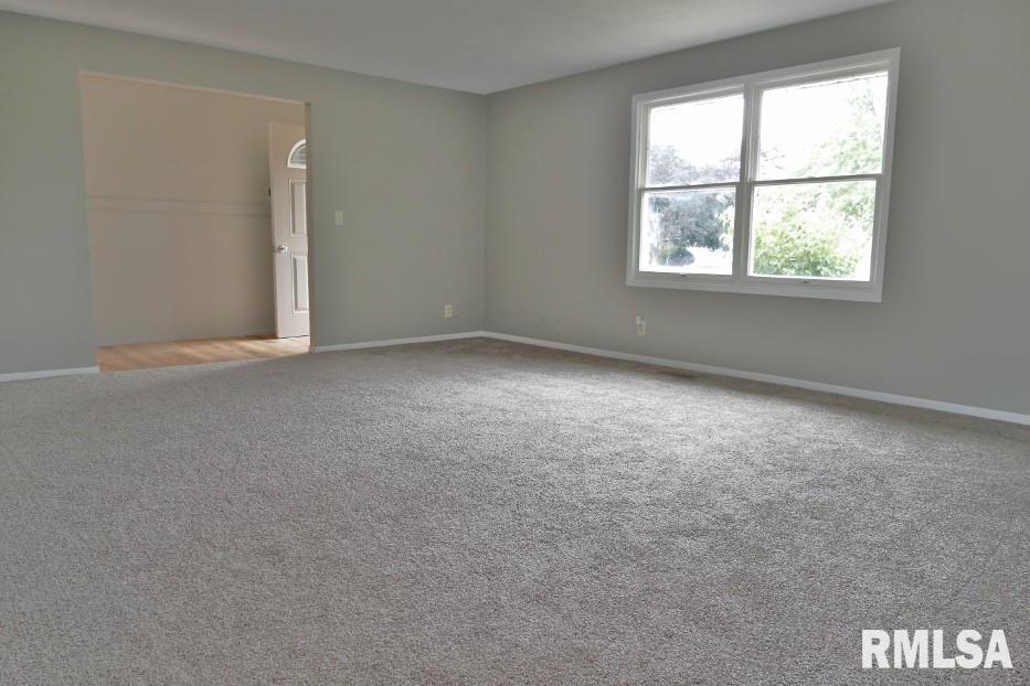 411 Brookcrest Drive Washington, IL 61571 - Photo 7 of 27