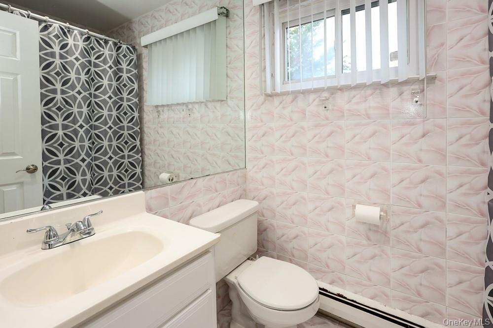 16 Carriage Road Great Neck, NY 11024 - Photo 25 of 35 Gallery Image 25