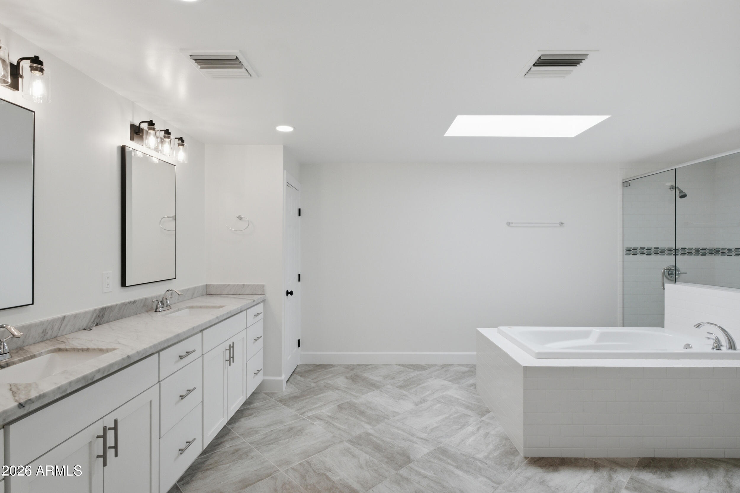 5140 East Osborn Road Phoenix, AZ 85018 - Photo 16 of 37 primary bath