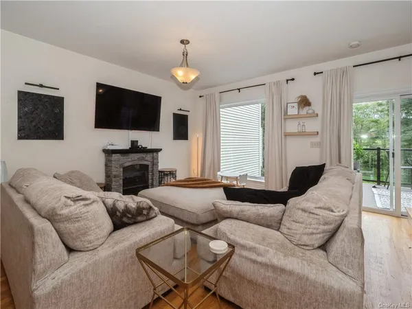 $1,200,000 | 6-8 Wilbur Road, Pleasant Valley, NY 12569