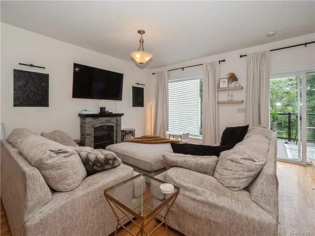 $1,200,000 | 6-8 Wilbur Road, Pleasant Valley, NY 12569