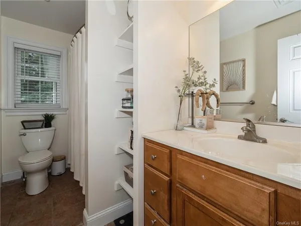 $1,200,000 | 6-8 Wilbur Road, Pleasant Valley, NY 12569