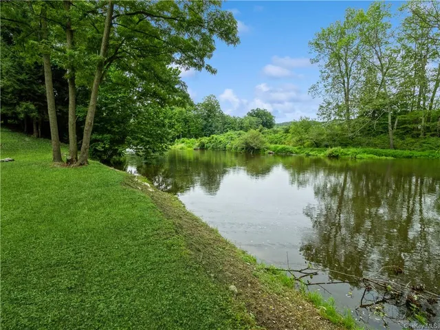 $1,200,000 | 6-8 Wilbur Road, Pleasant Valley, NY 12569