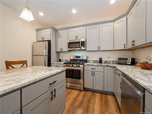 $1,200,000 | 6-8 Wilbur Road, Pleasant Valley, NY 12569