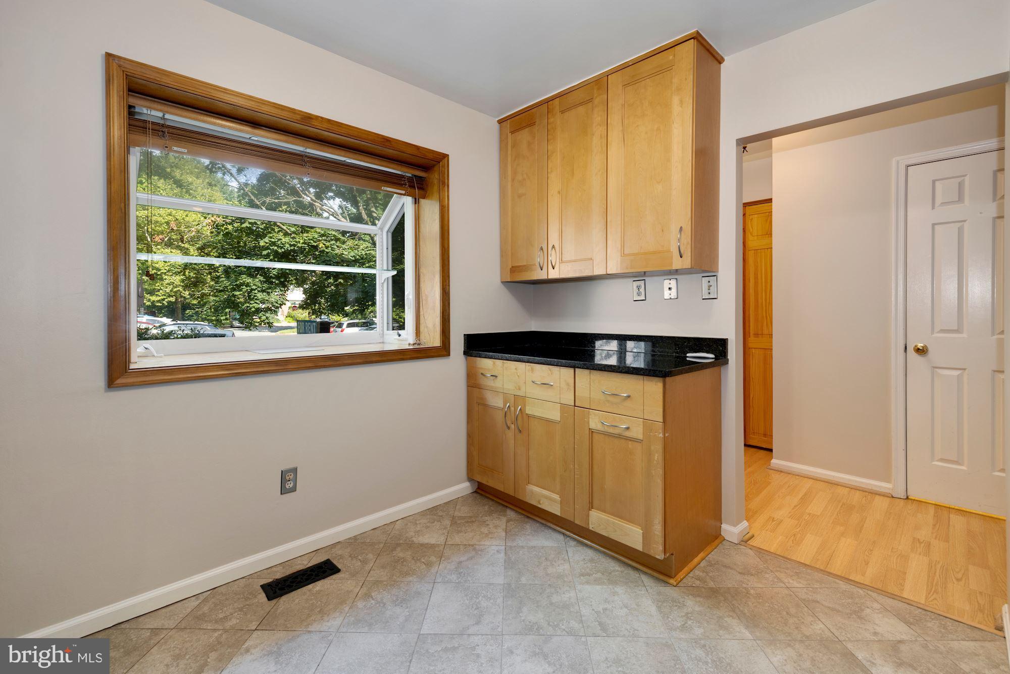 1721 Logmill Lane Gaithersburg, MD 20879 - Photo 4 of 34 Main Floor Kitchen