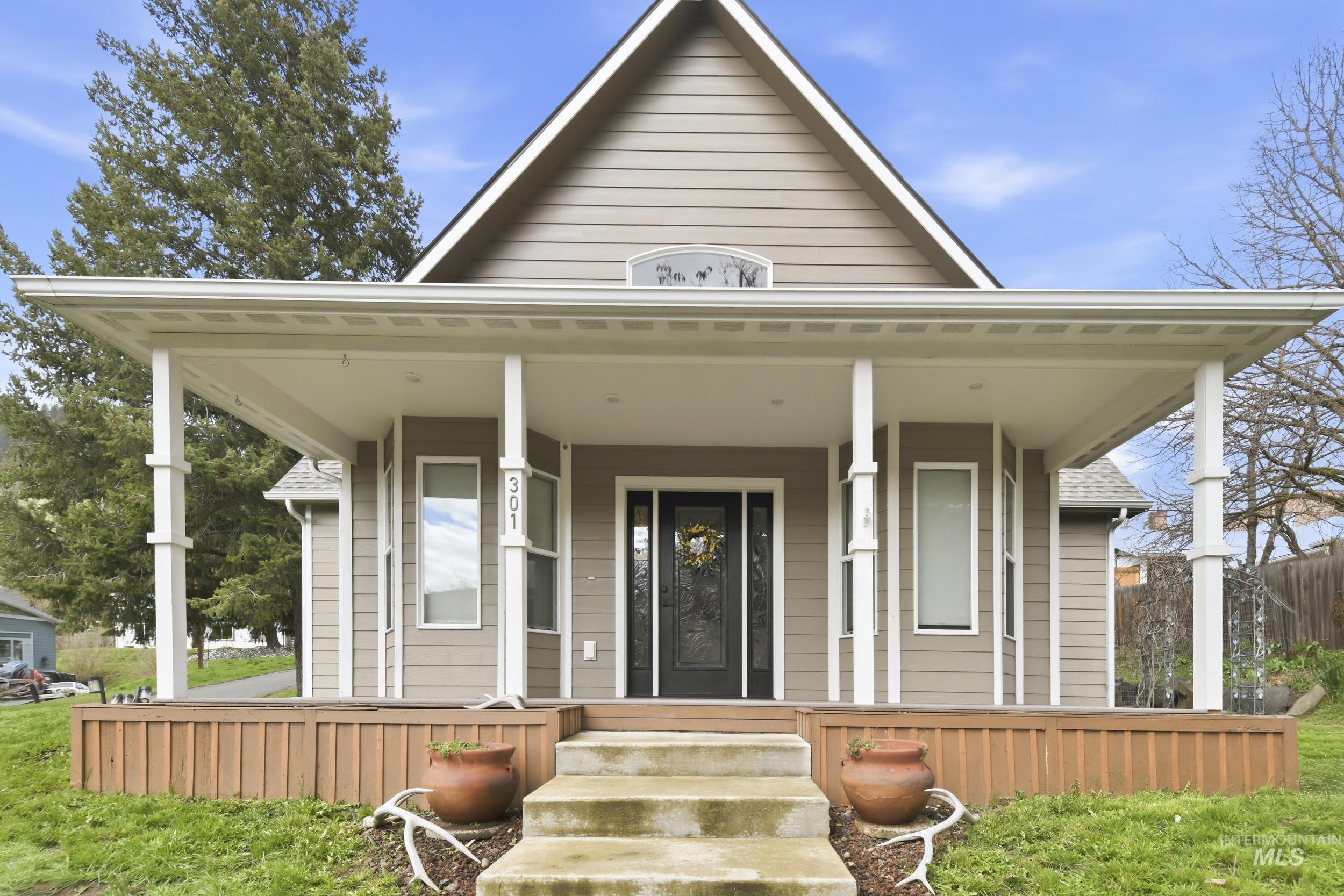 301 State Street Juliaetta, ID 83535 - Photo 2 of 41 View of front of house featuring covered porch
