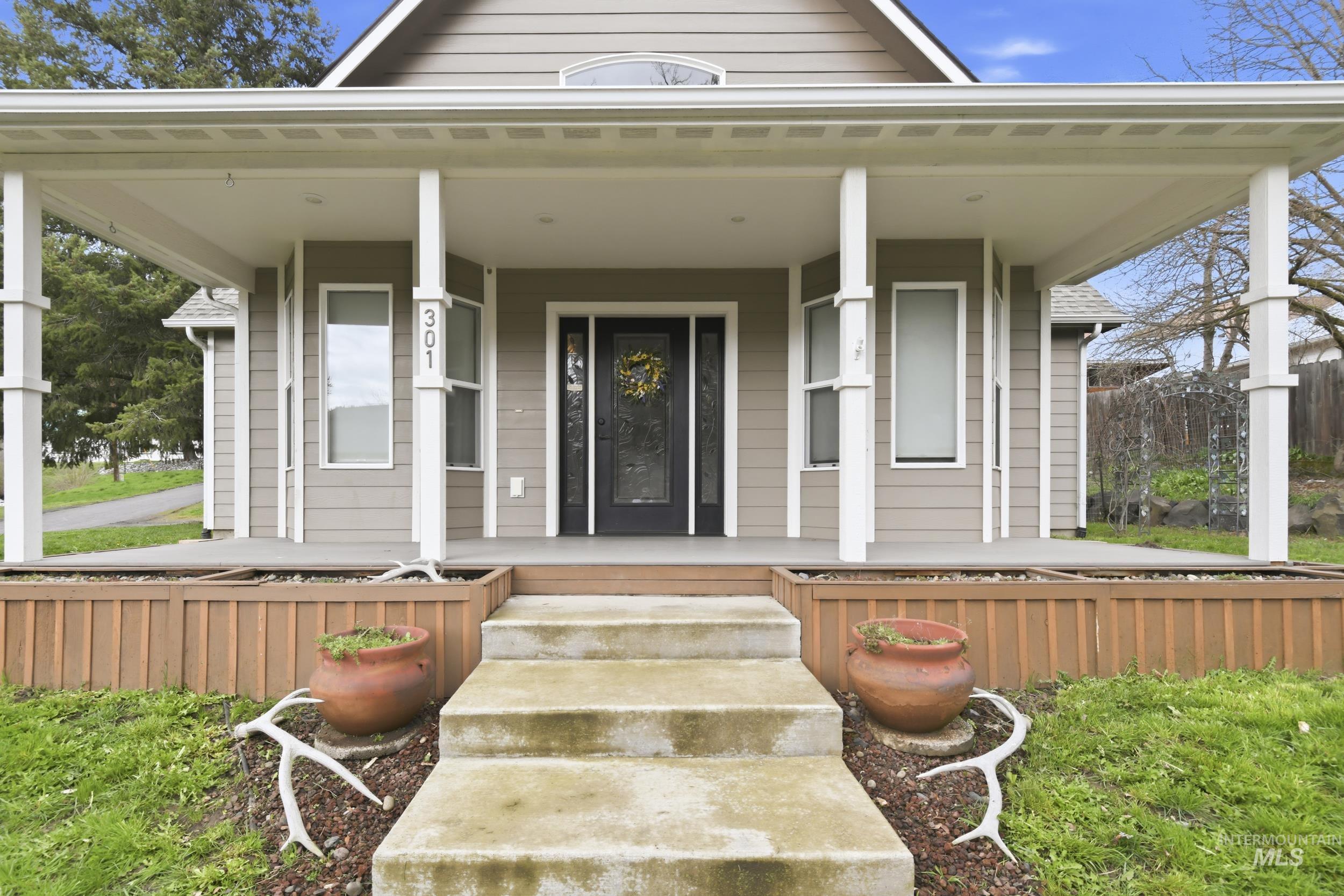 301 State Street Juliaetta, ID 83535 - Photo 7 of 41 Entrance to property with covered porch