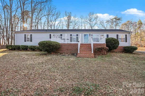 $279,900 | 1115 Cross Creek Drive, Walnut Cove, NC 27052