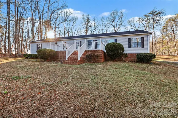 $279,900 | 1115 Cross Creek Drive, Walnut Cove, NC 27052