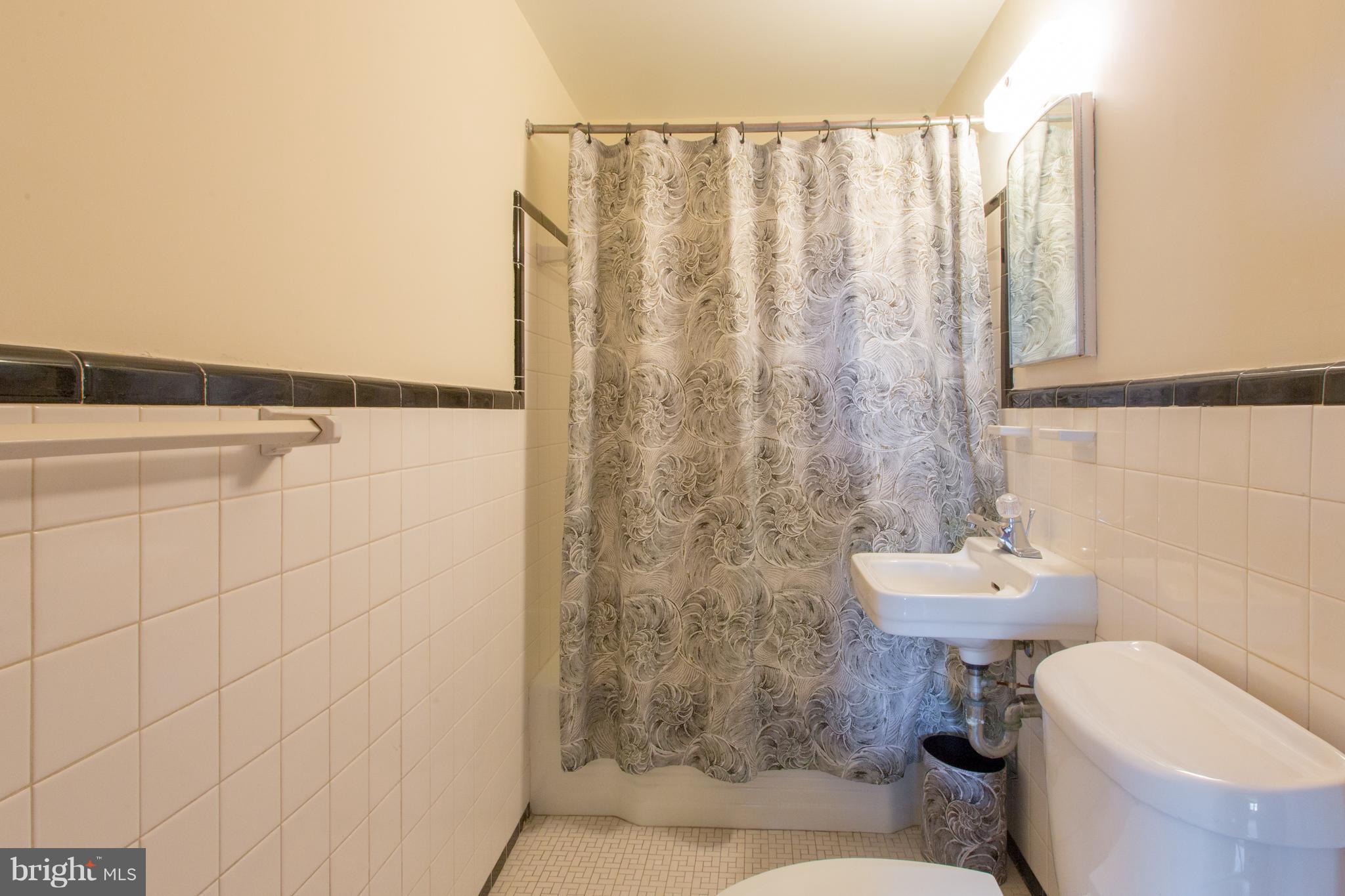 4707 Reservoir Road Northwest Washington, DC 20007 - Photo 14 of 30 Bath