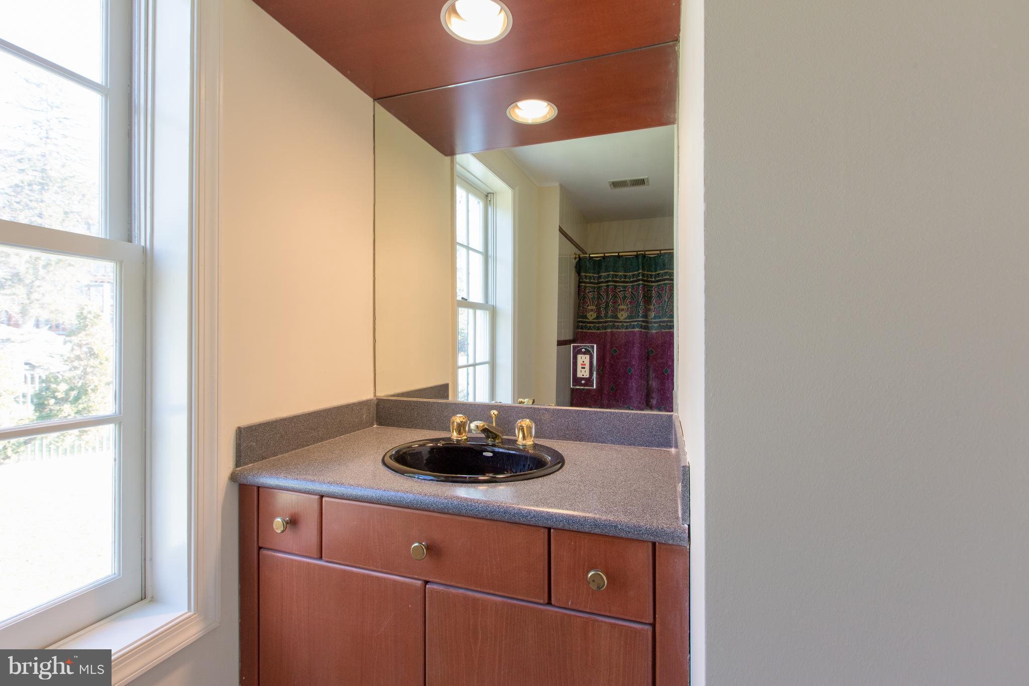 4707 Reservoir Road Northwest Washington, DC 20007 - Photo 20 of 30 Bath