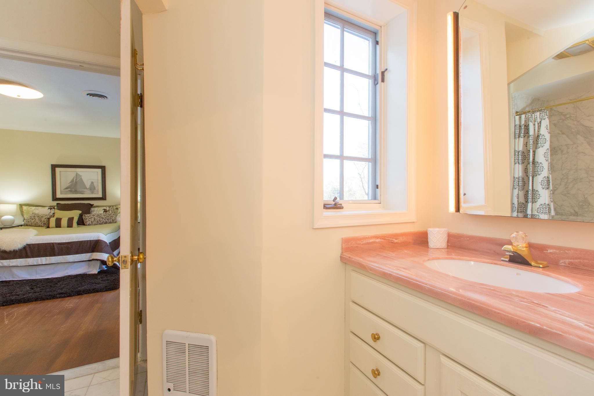 4707 Reservoir Road Northwest Washington, DC 20007 - Photo 22 of 30 Bath