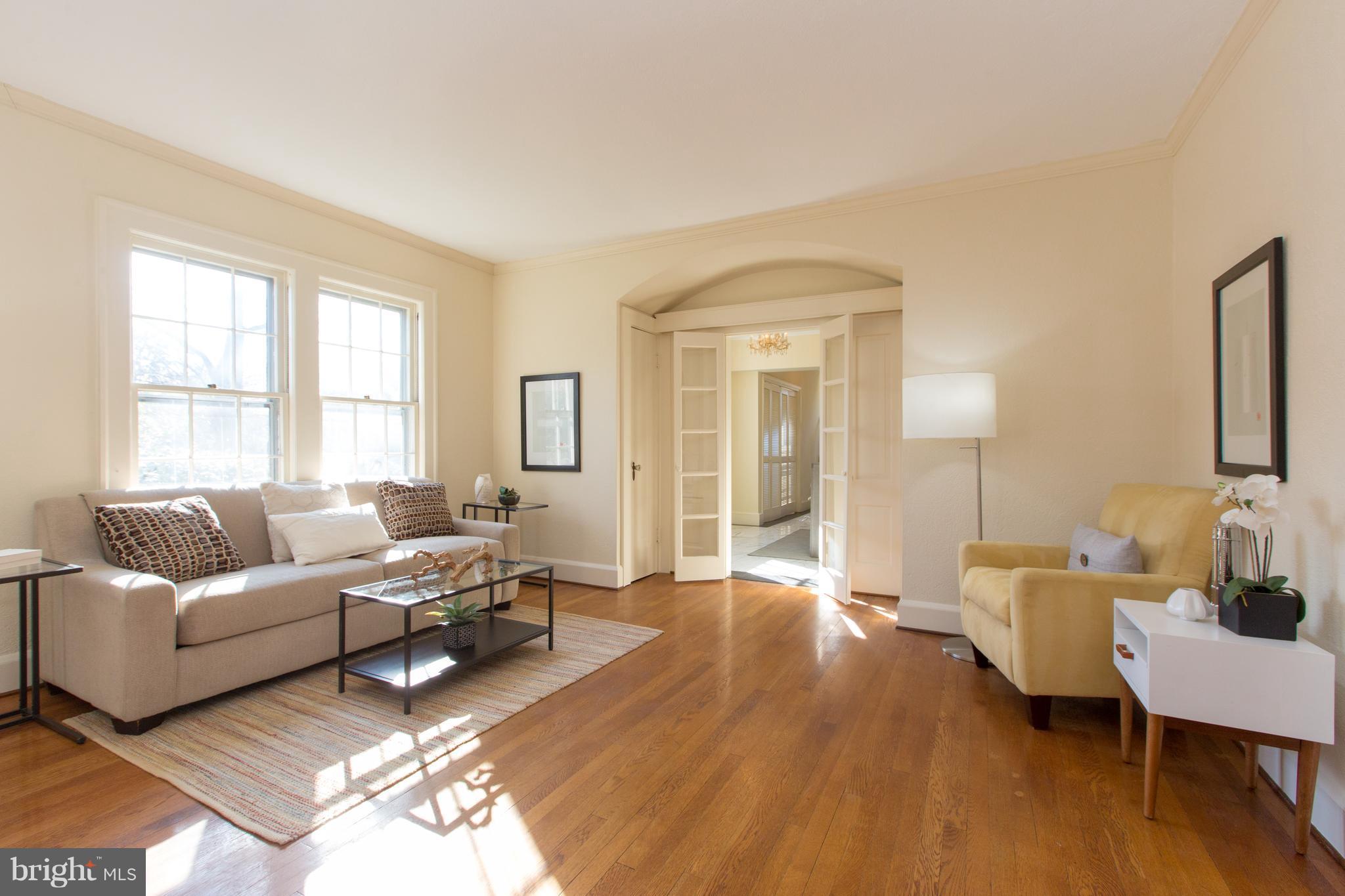 4707 Reservoir Road Northwest Washington, DC 20007 - Photo 4 of 30 Living Room