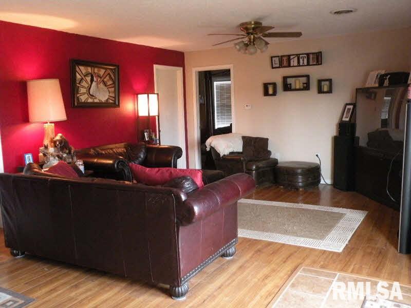 860 Schwartz Road Centralia, IL 62801 - Photo 8 of 21