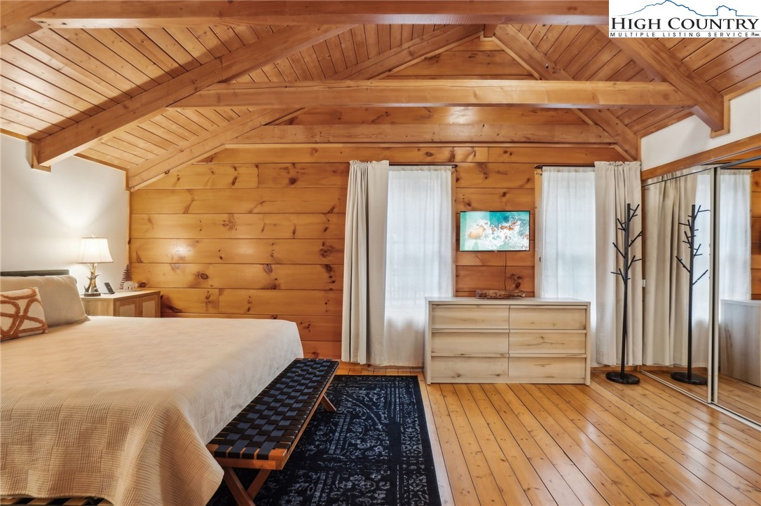 909 Niley Cook Road Blowing Rock, NC 28605 - Photo 13 of 45 a bathroom with a bathtub and shower