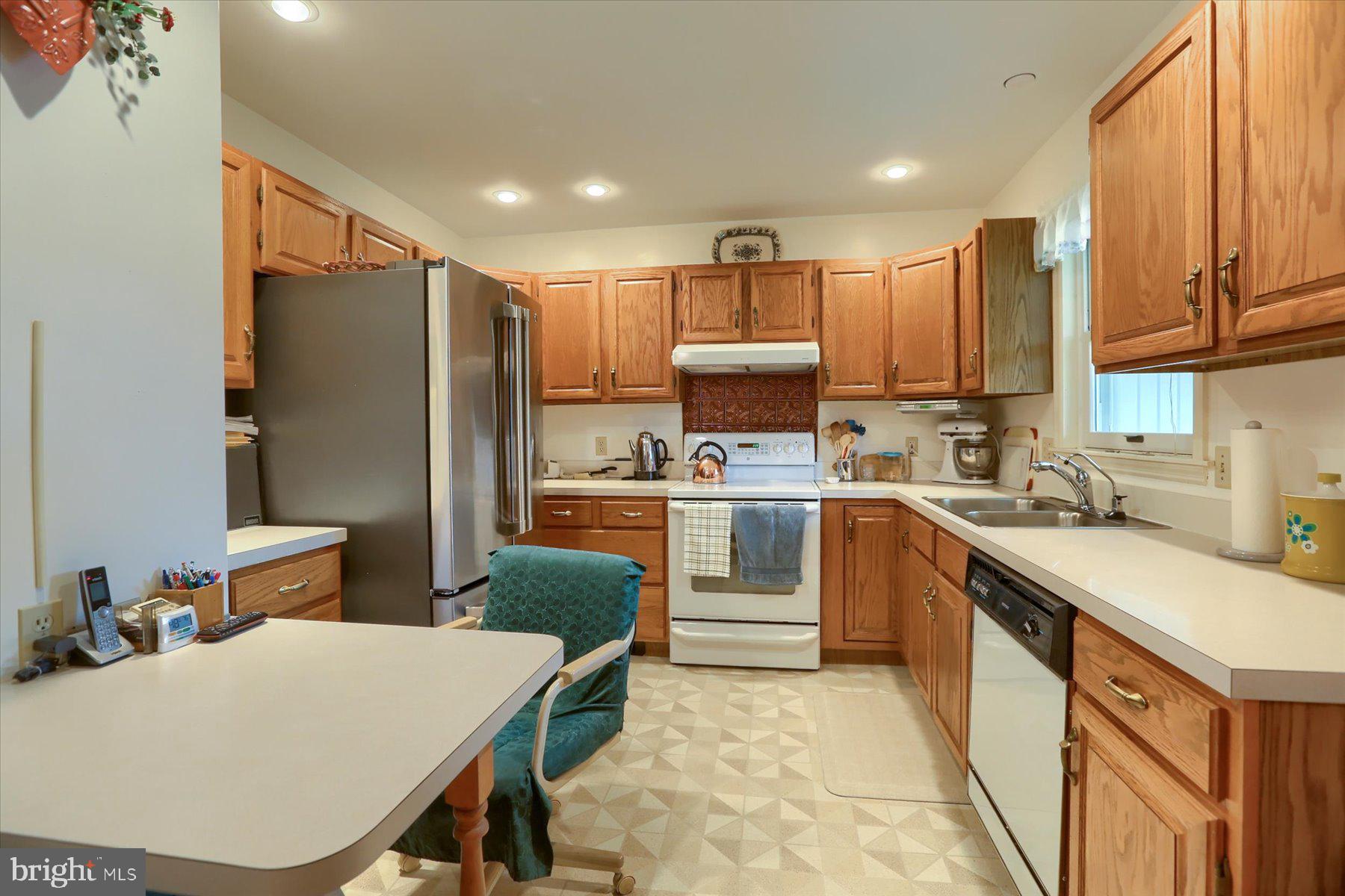1612 Silver Spring Road Landisville, PA 17538 - Photo 12 of 55 Kitchen - All appliances stay
