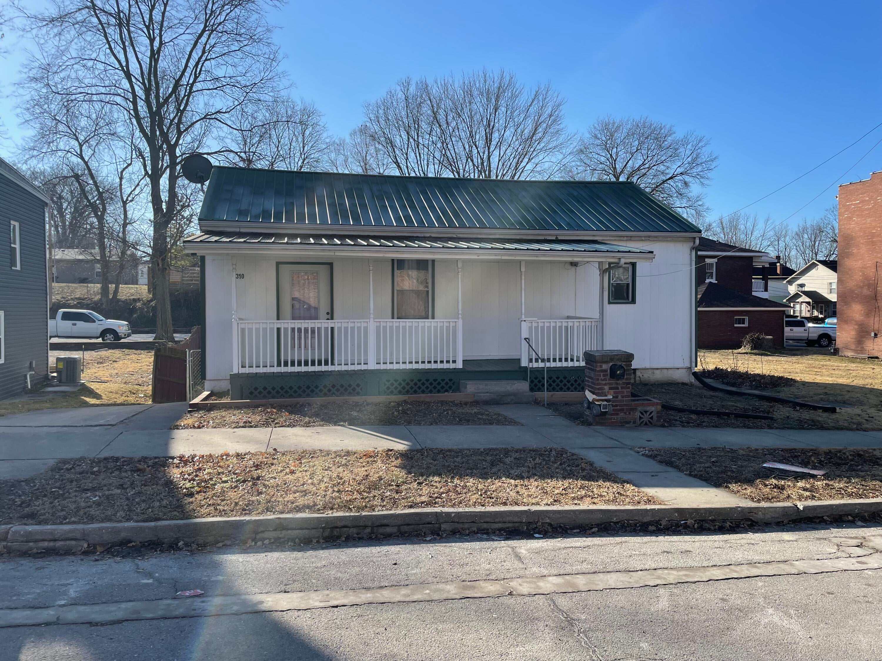 310 East Spring Street Boonville, MO 65233 - Photo 1 of 1 IMG_0915