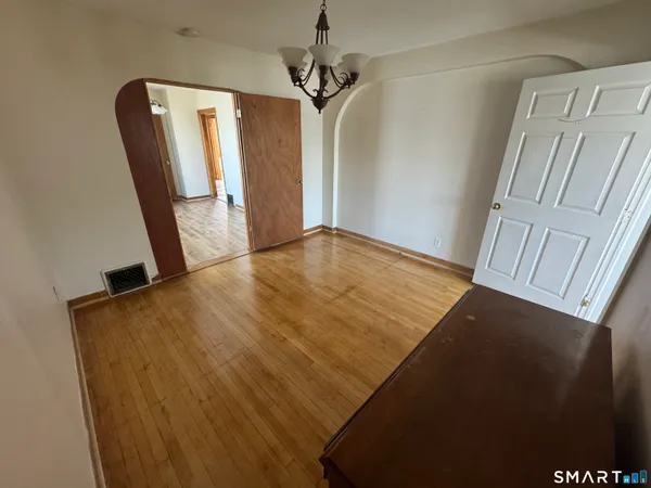 $1,750 | 1097 Dixwell Avenue, Hamden, CT 06517