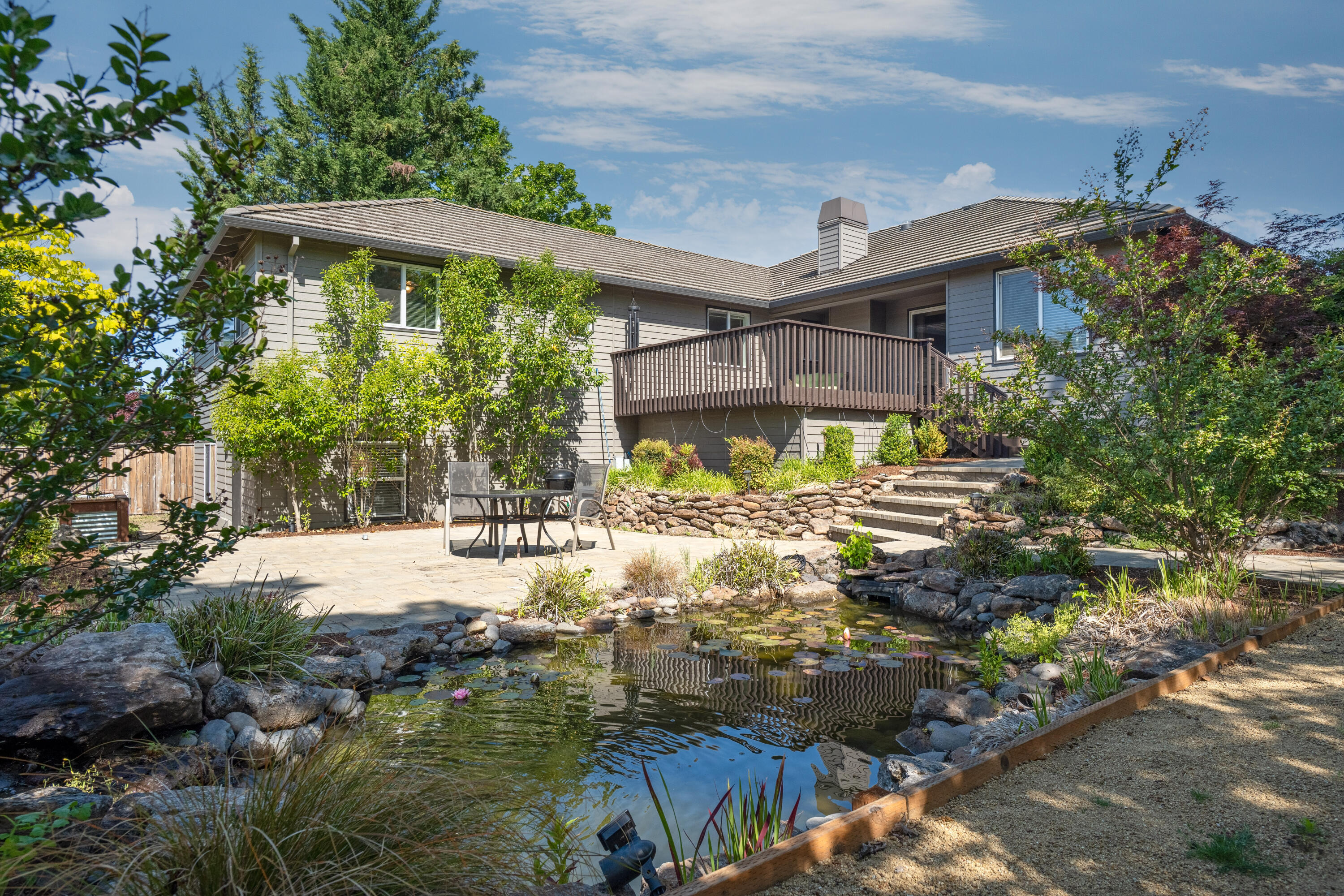 2928 Flint Ridge Avenue Medford, OR 97504 - Photo 23 of 33