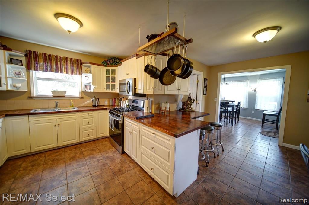 4045 East Carpenter Road Flint, MI 48506 - Photo 10 of 50