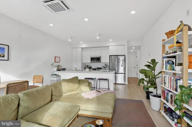 $2,533 | 2007 Cambridge Street, Unit 10, Philadelphia, PA 19130