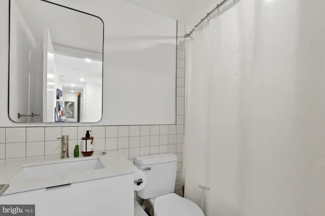 $2,533 | 2007 Cambridge Street, Unit 10, Philadelphia, PA 19130