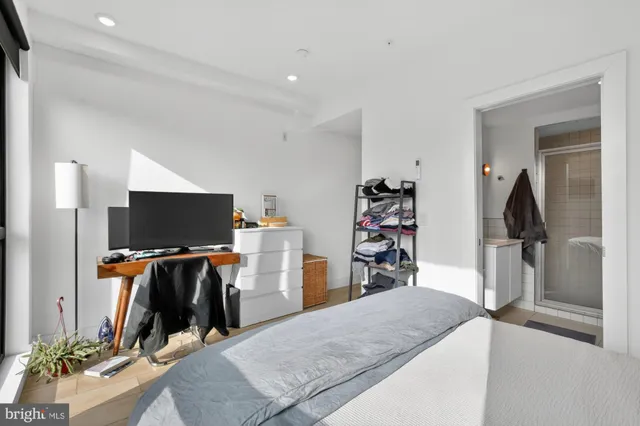 $2,533 | 2007 Cambridge Street, Unit 10, Philadelphia, PA 19130