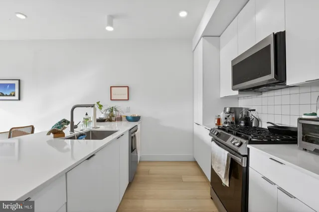 $2,533 | 2007 Cambridge Street, Unit 10, Philadelphia, PA 19130